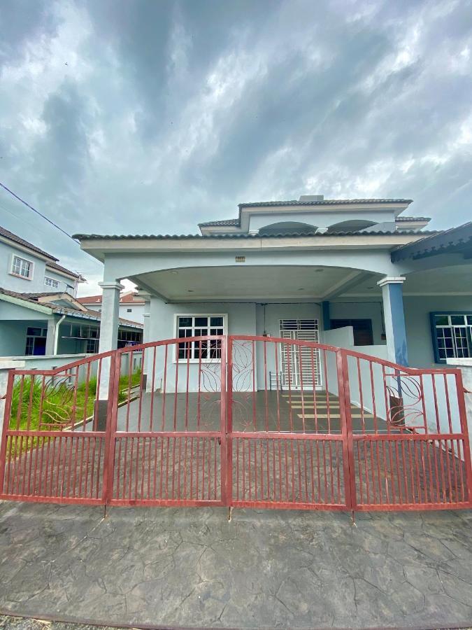 Desyafiq Homestay Kuala Kedah Exterior photo