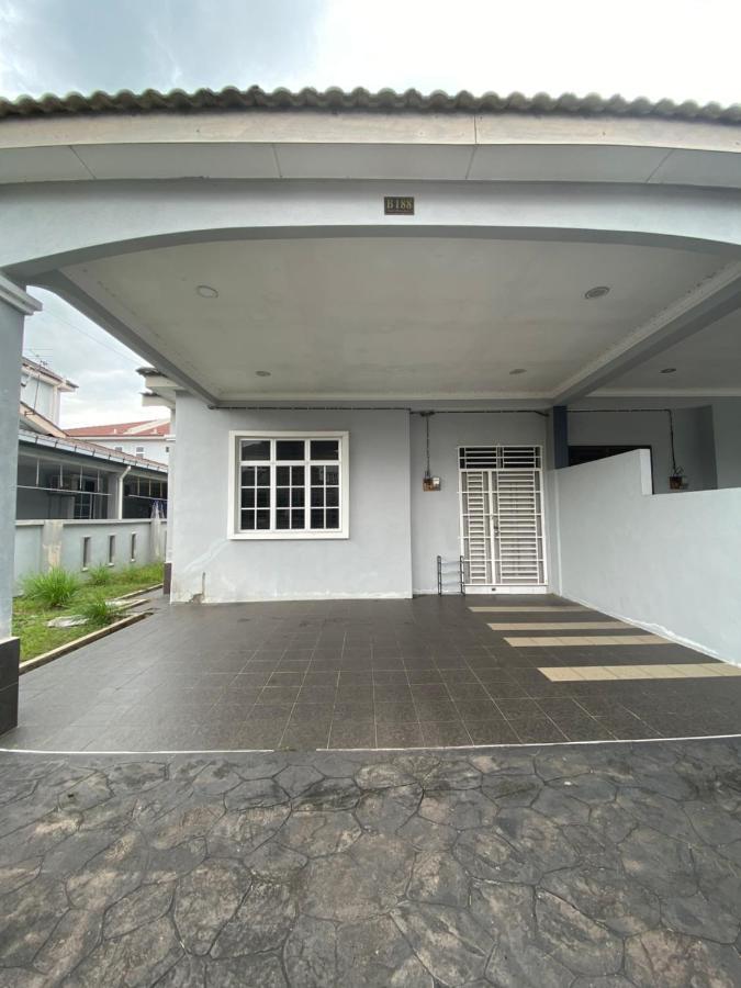 Desyafiq Homestay Kuala Kedah Exterior photo